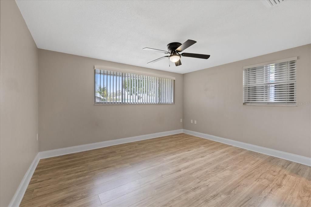 For Sale: $335,000 (4 beds, 3 baths, 1586 Square Feet)