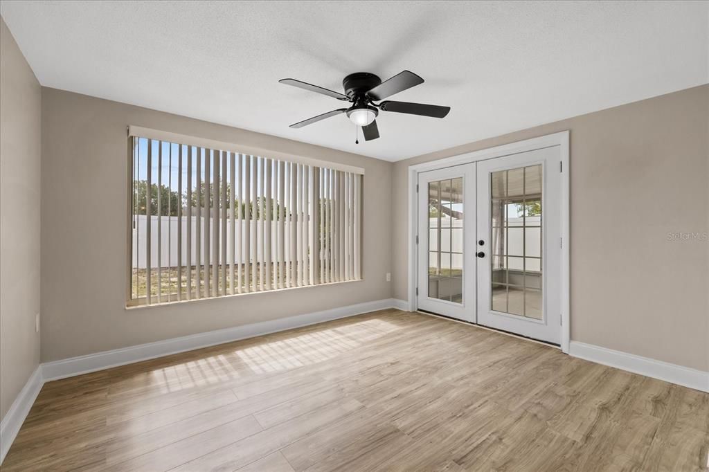 For Sale: $335,000 (4 beds, 3 baths, 1586 Square Feet)