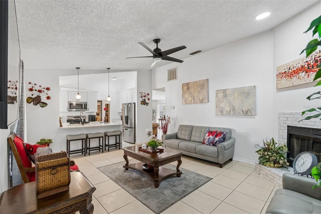 En Venta: $495,990 (4 camas, 3 baños, 2014 Pies cuadrados)