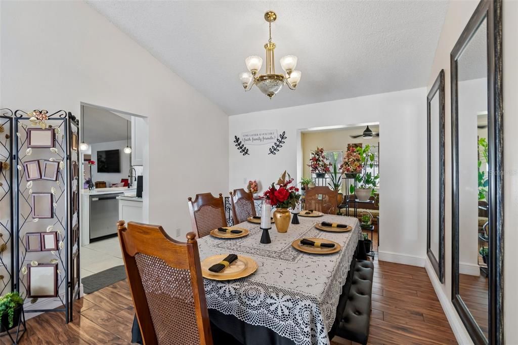 En Venta: $495,990 (4 camas, 3 baños, 2014 Pies cuadrados)