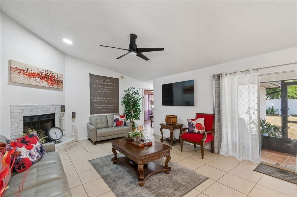En Venta: $495,990 (4 camas, 3 baños, 2014 Pies cuadrados)