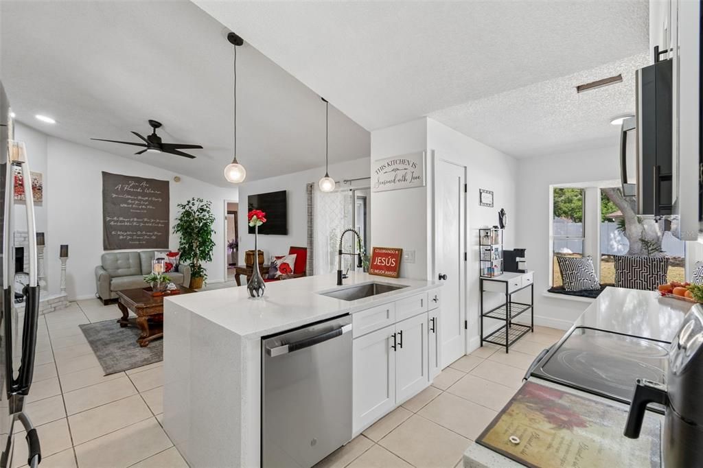 En Venta: $495,990 (4 camas, 3 baños, 2014 Pies cuadrados)
