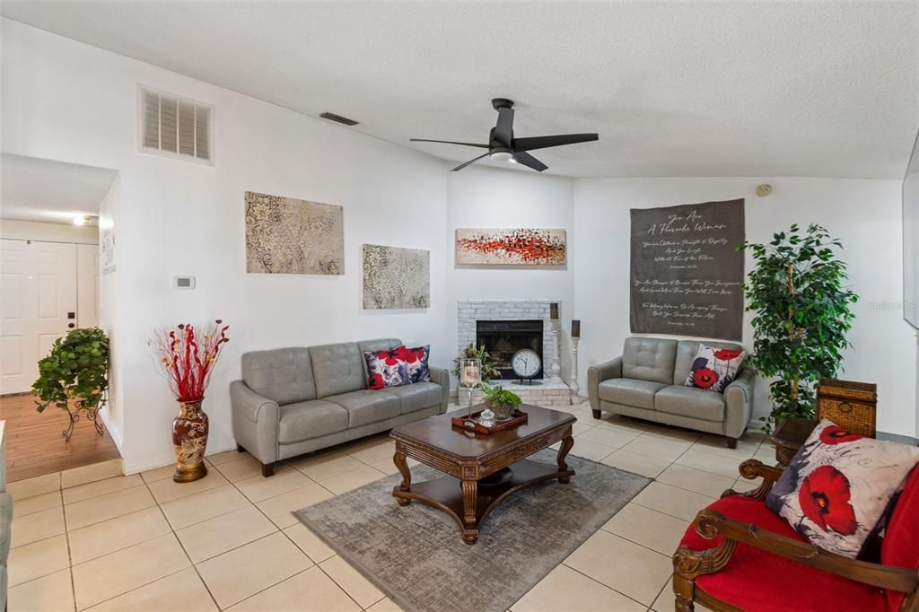 En Venta: $495,990 (4 camas, 3 baños, 2014 Pies cuadrados)