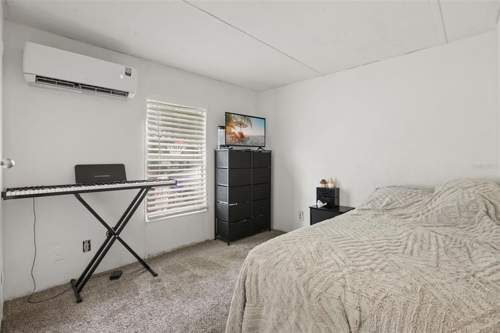 For Sale: $199,000 (2 beds, 2 baths, 920 Square Feet)