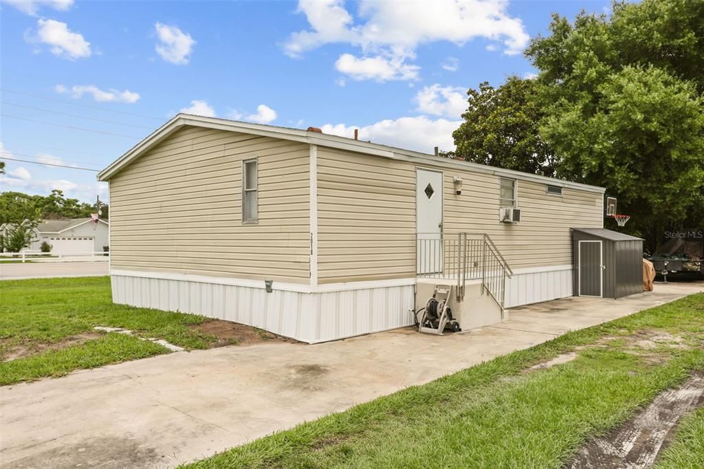 For Sale: $199,000 (2 beds, 2 baths, 920 Square Feet)