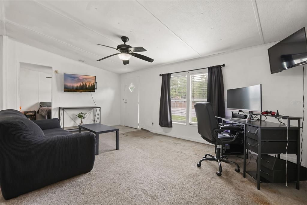 For Sale: $199,000 (2 beds, 2 baths, 920 Square Feet)