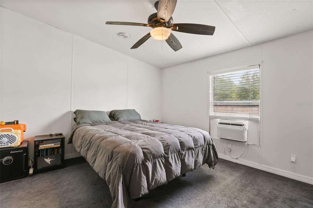 For Sale: $199,000 (2 beds, 2 baths, 920 Square Feet)