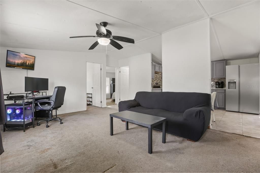 For Sale: $199,000 (2 beds, 2 baths, 920 Square Feet)