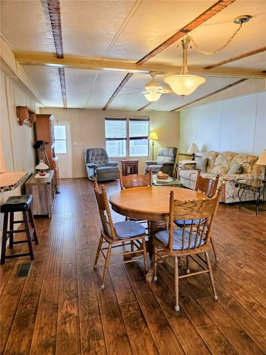 For Sale: $127,500 (2 beds, 2 baths, 1104 Square Feet)