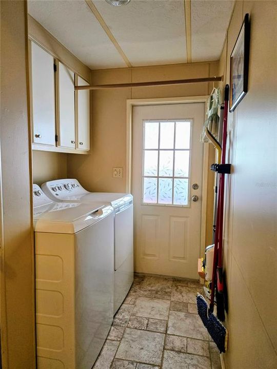 For Sale: $127,500 (2 beds, 2 baths, 1104 Square Feet)