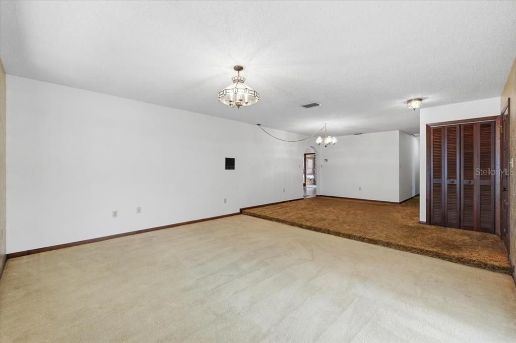En Venta: $375,000 (3 camas, 2 baños, 2094 Pies cuadrados)