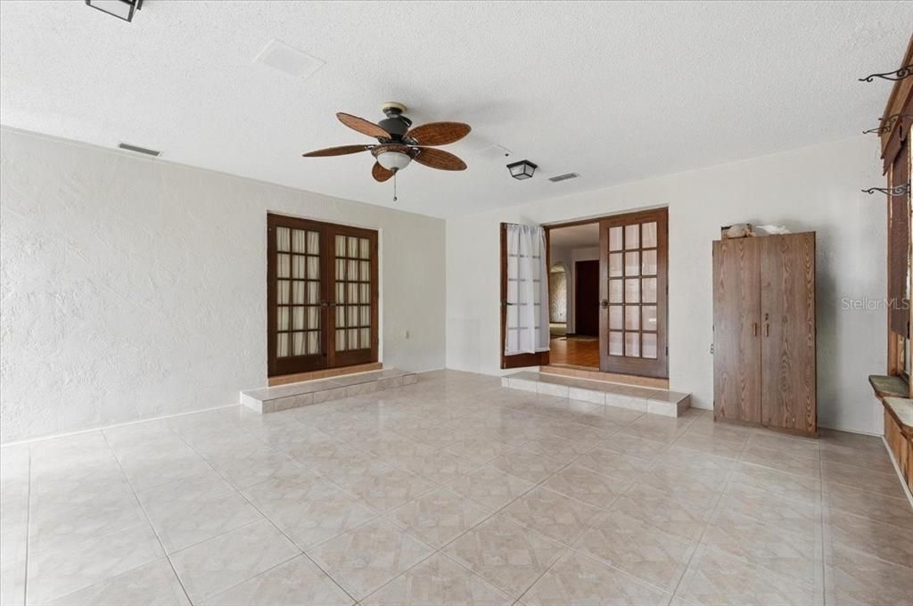 En Venta: $375,000 (3 camas, 2 baños, 2094 Pies cuadrados)
