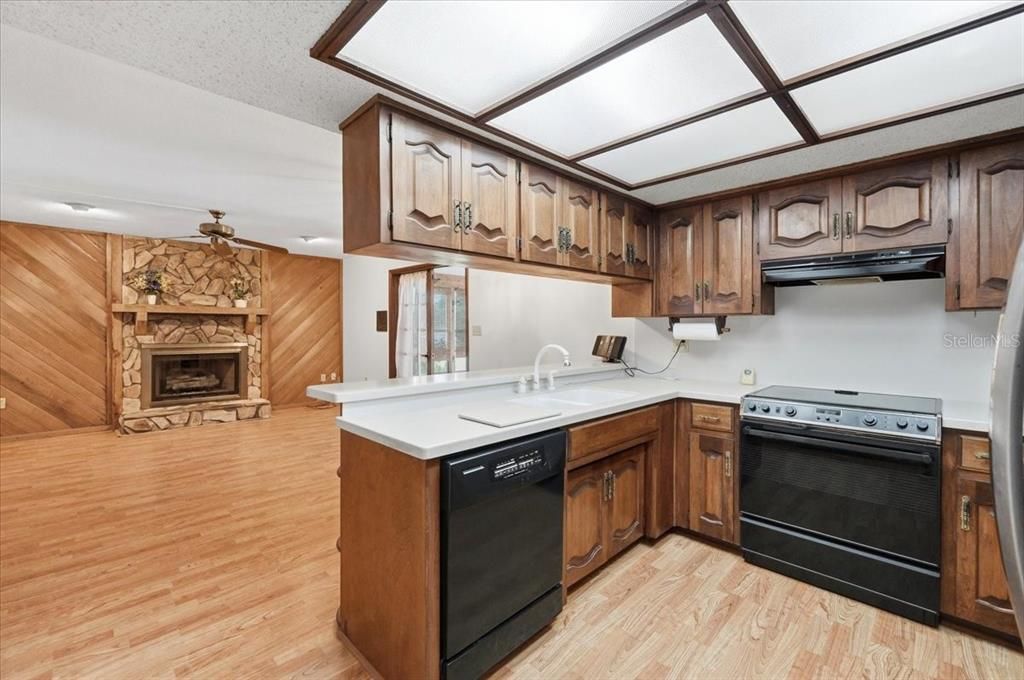 En Venta: $375,000 (3 camas, 2 baños, 2094 Pies cuadrados)