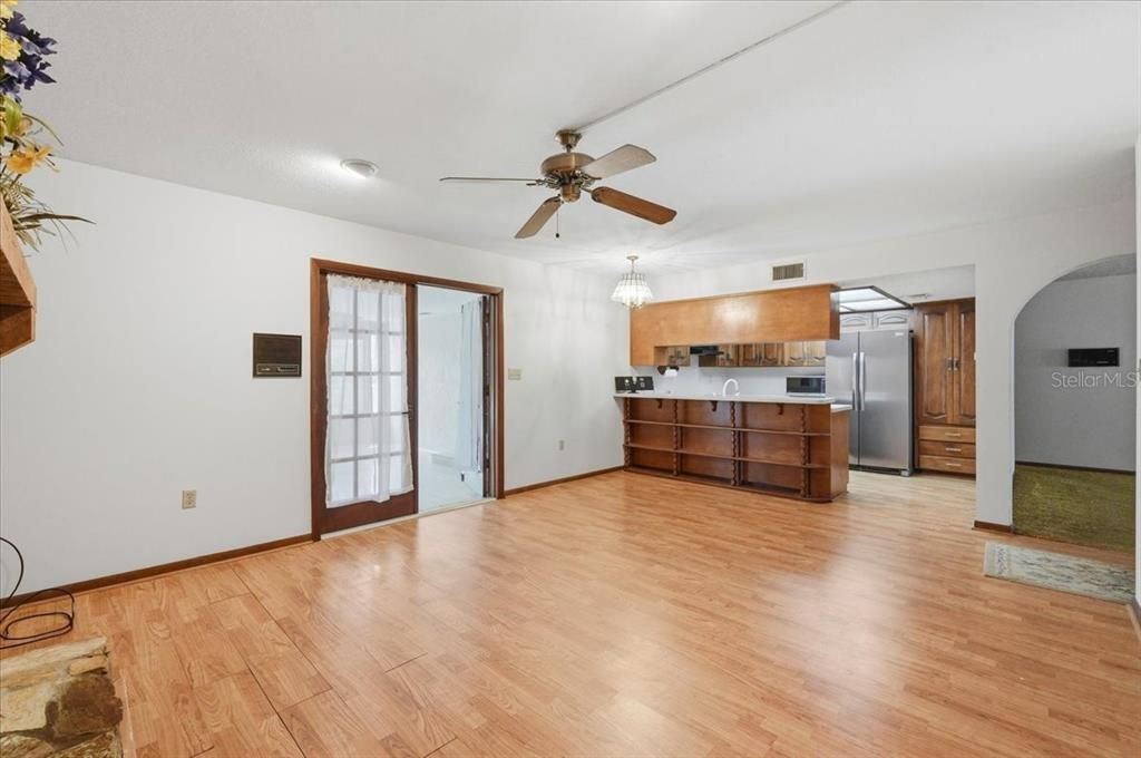 En Venta: $375,000 (3 camas, 2 baños, 2094 Pies cuadrados)