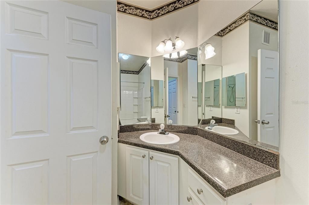 For Sale: $189,000 (2 beds, 2 baths, 1048 Square Feet)