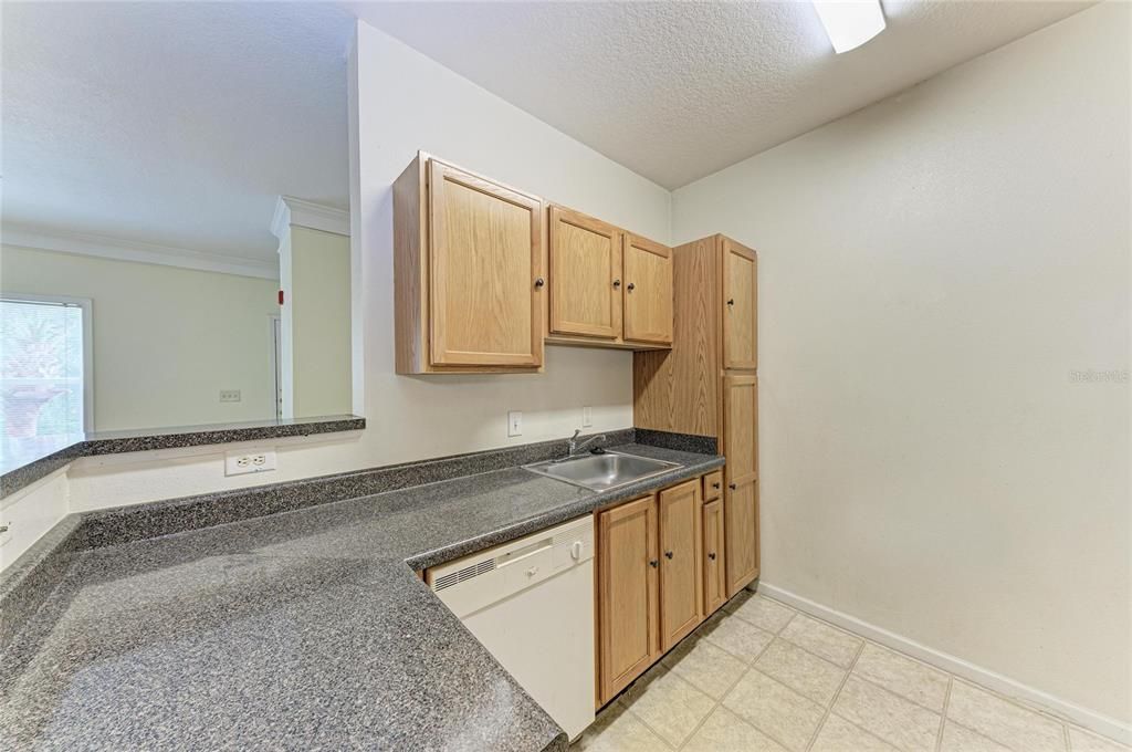 For Sale: $189,000 (2 beds, 2 baths, 1048 Square Feet)