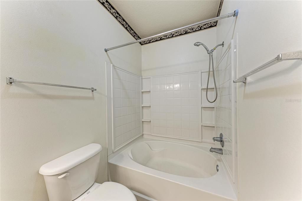 For Sale: $189,000 (2 beds, 2 baths, 1048 Square Feet)