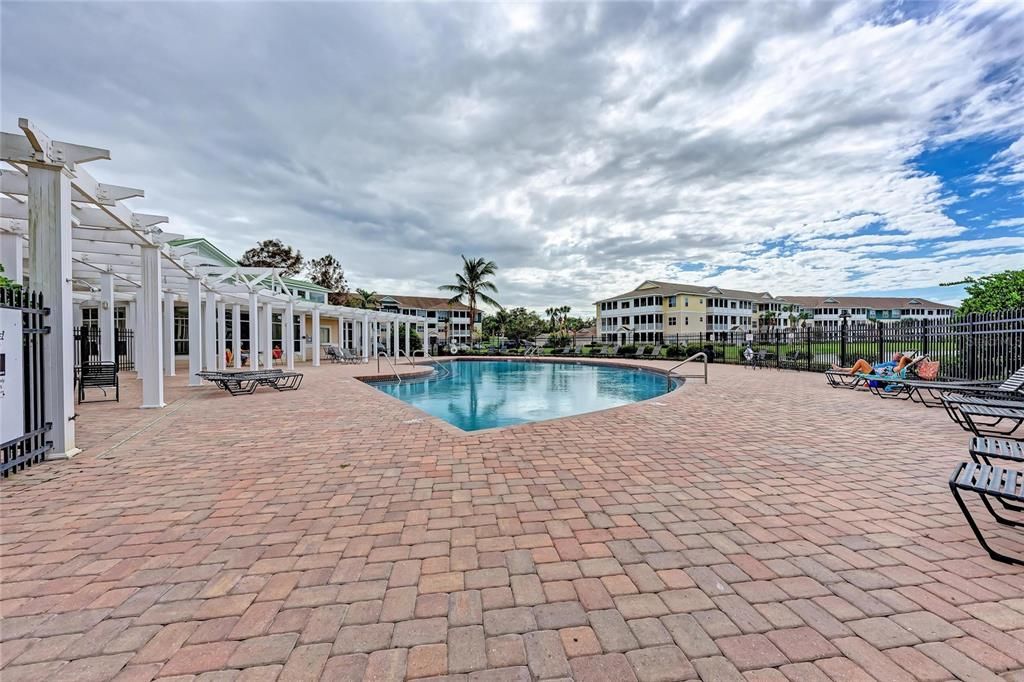 For Sale: $189,000 (2 beds, 2 baths, 1048 Square Feet)