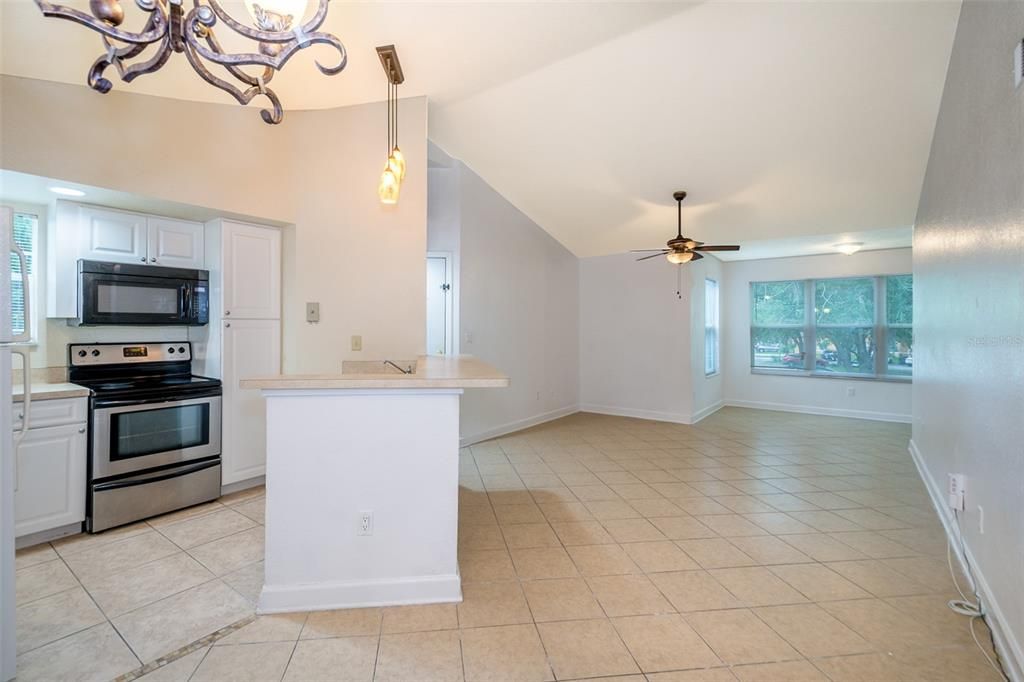 For Rent: $1,450 (2 beds, 1 baths, 934 Square Feet)