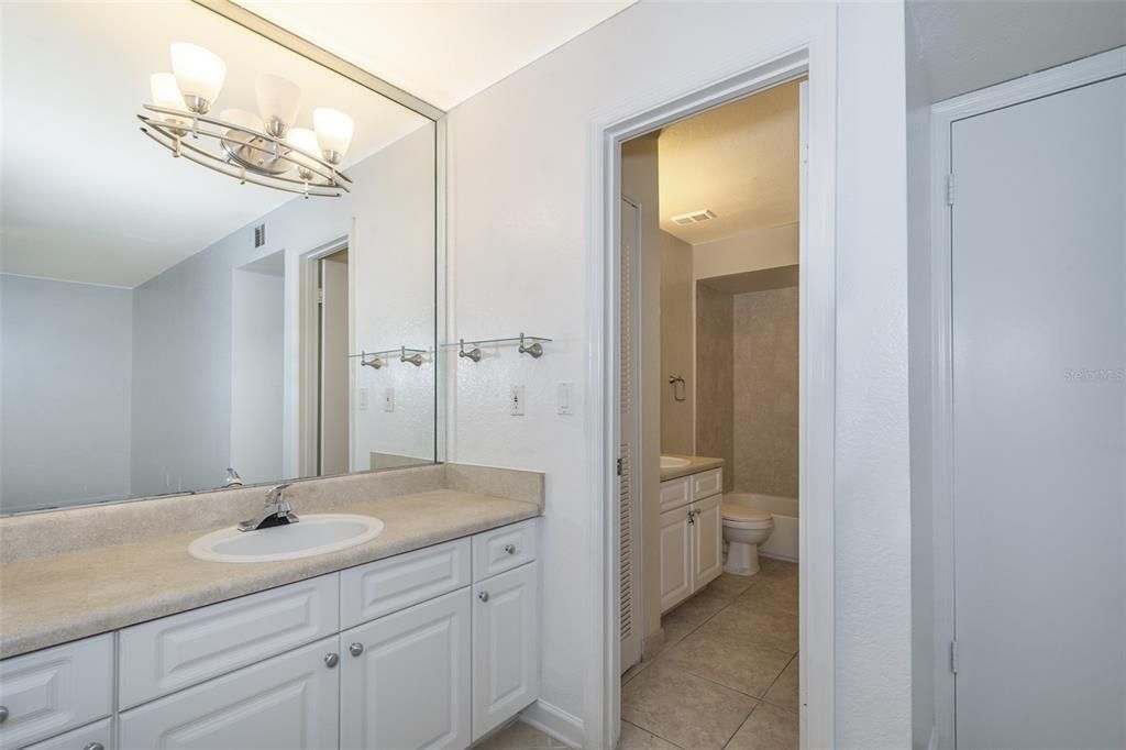 For Rent: $1,450 (2 beds, 1 baths, 934 Square Feet)