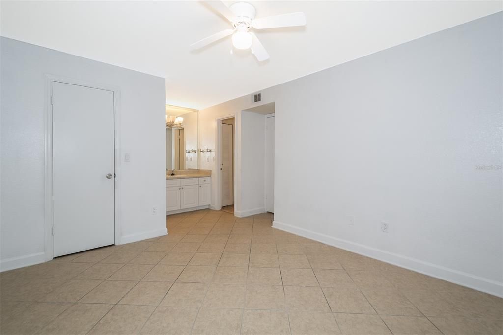 For Rent: $1,450 (2 beds, 1 baths, 934 Square Feet)