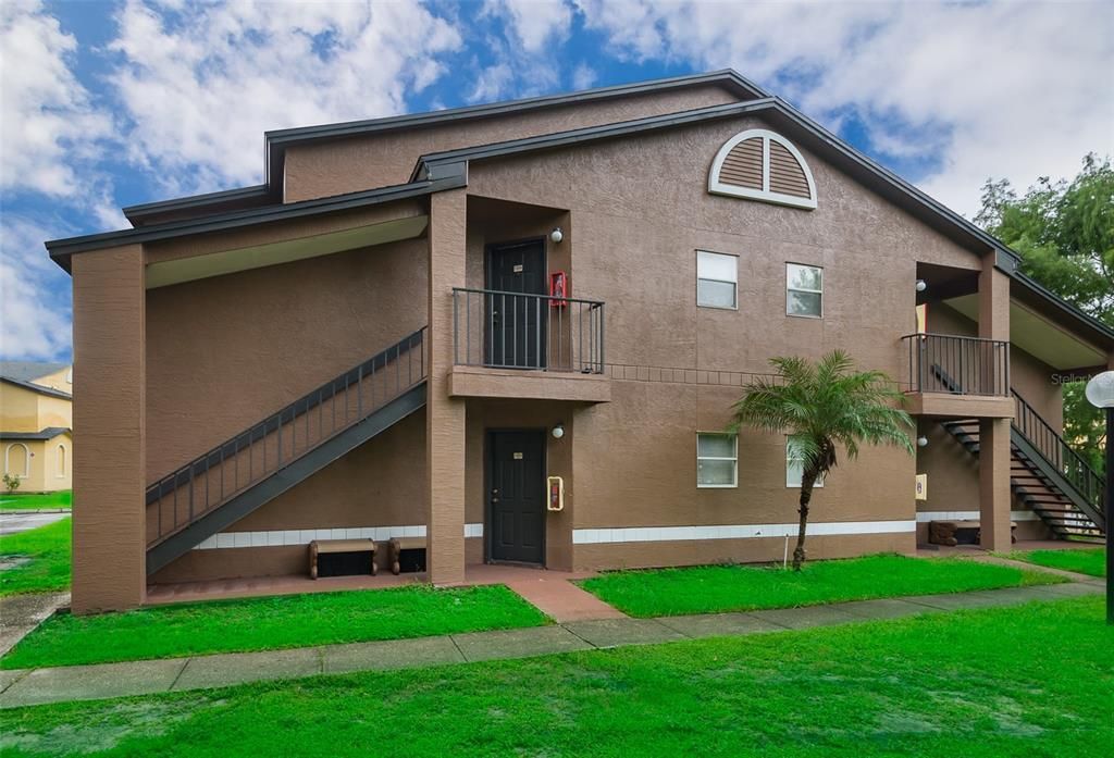 For Rent: $1,450 (2 beds, 1 baths, 934 Square Feet)