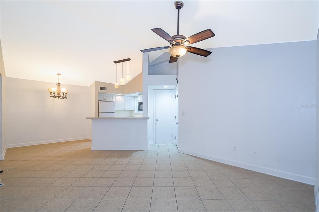 For Rent: $1,450 (2 beds, 1 baths, 934 Square Feet)