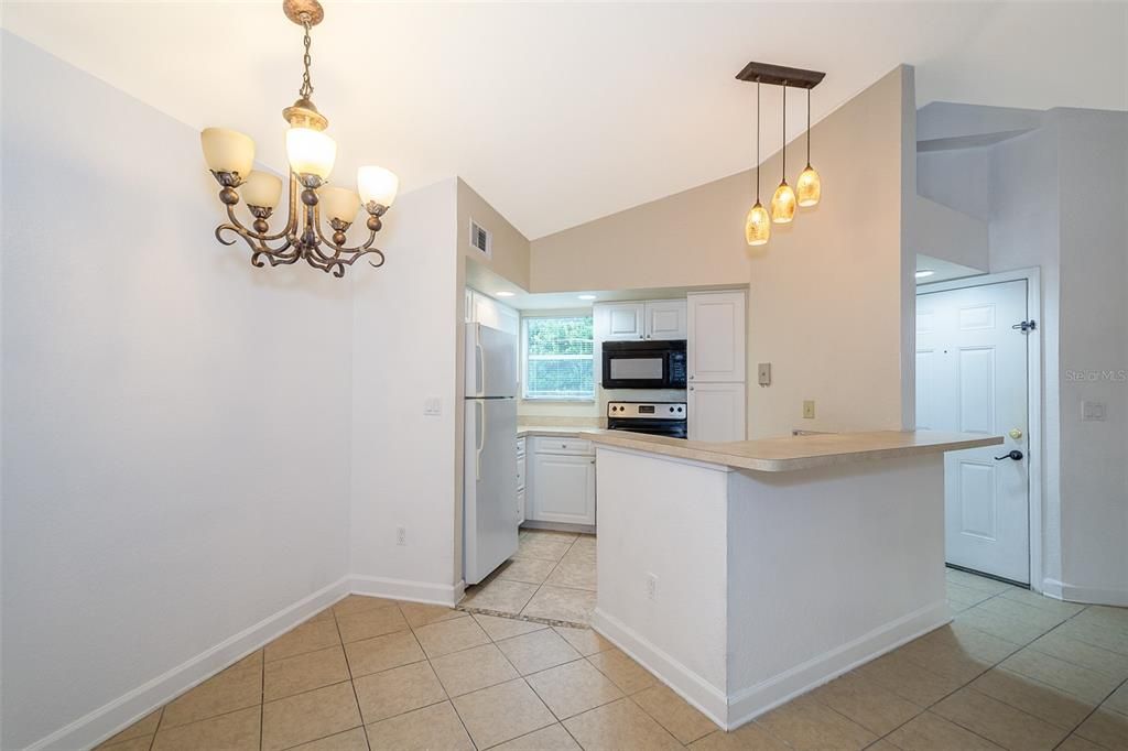 For Rent: $1,450 (2 beds, 1 baths, 934 Square Feet)