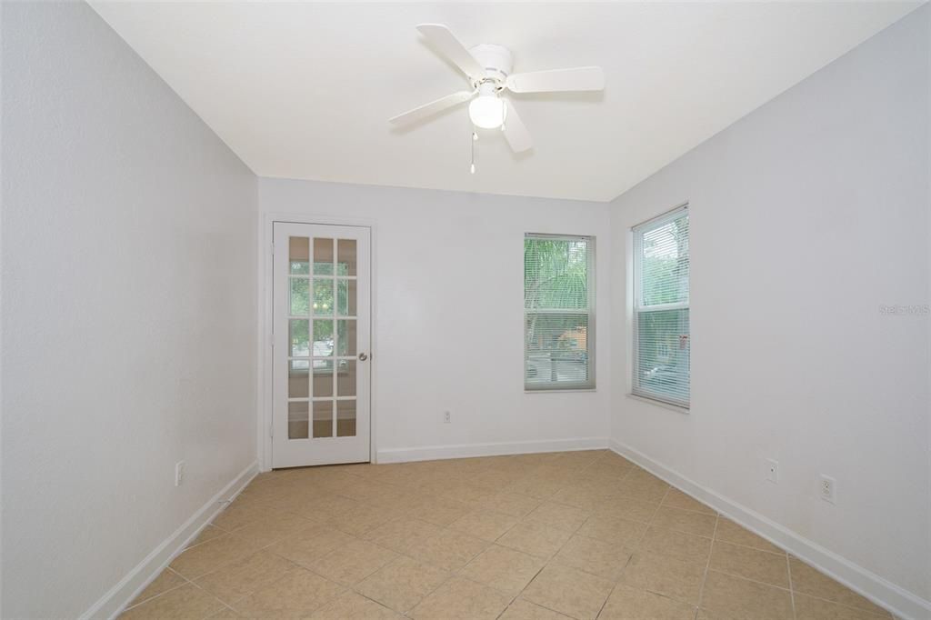 For Rent: $1,450 (2 beds, 1 baths, 934 Square Feet)