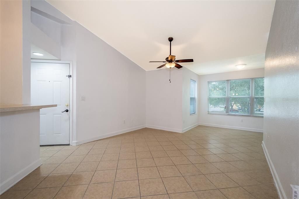 For Rent: $1,450 (2 beds, 1 baths, 934 Square Feet)