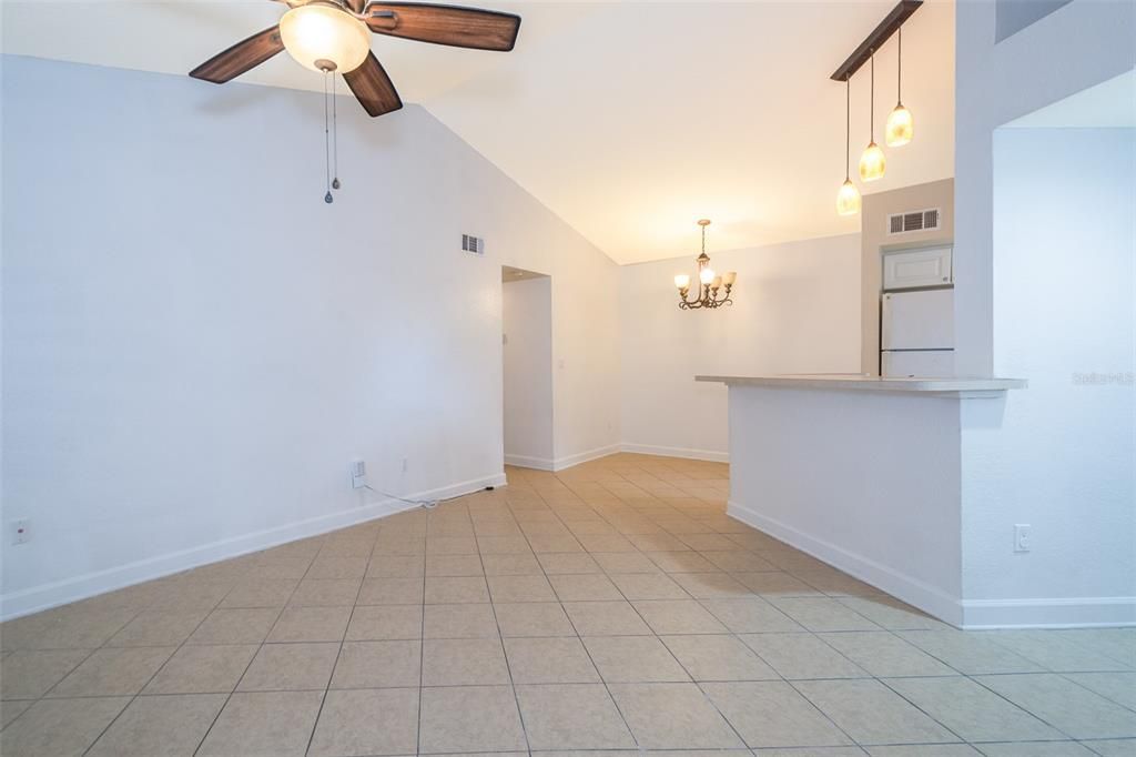 For Rent: $1,450 (2 beds, 1 baths, 934 Square Feet)