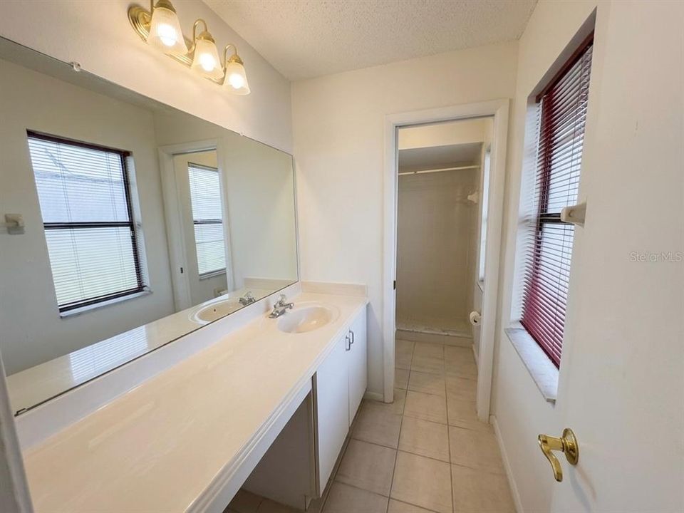 В аренду: $2,300 (3 спален, 2 ванн, 1341 Квадратных фут)