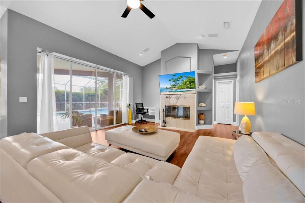 For Sale: $600,000 (4 beds, 3 baths, 2664 Square Feet)