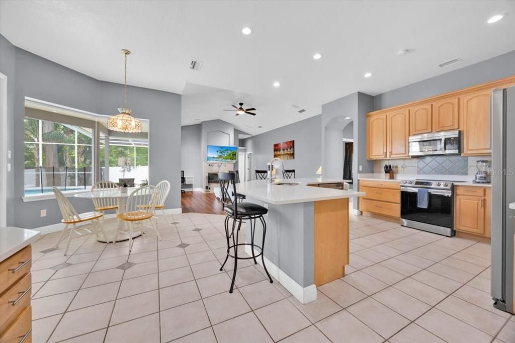 For Sale: $600,000 (4 beds, 3 baths, 2664 Square Feet)