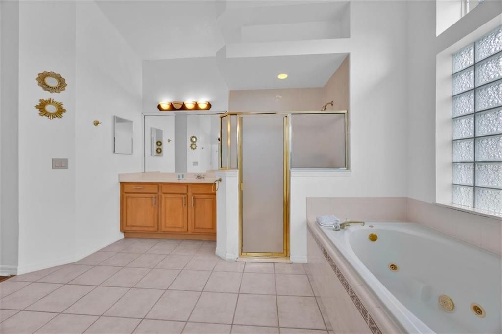 For Sale: $600,000 (4 beds, 3 baths, 2664 Square Feet)