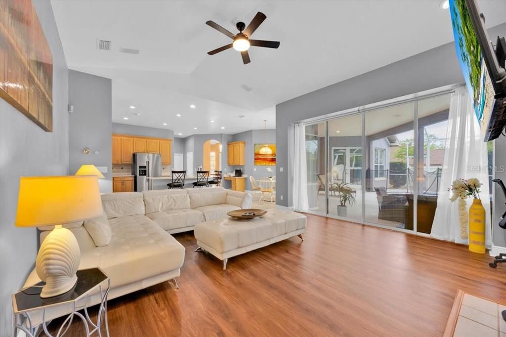 For Sale: $600,000 (4 beds, 3 baths, 2664 Square Feet)