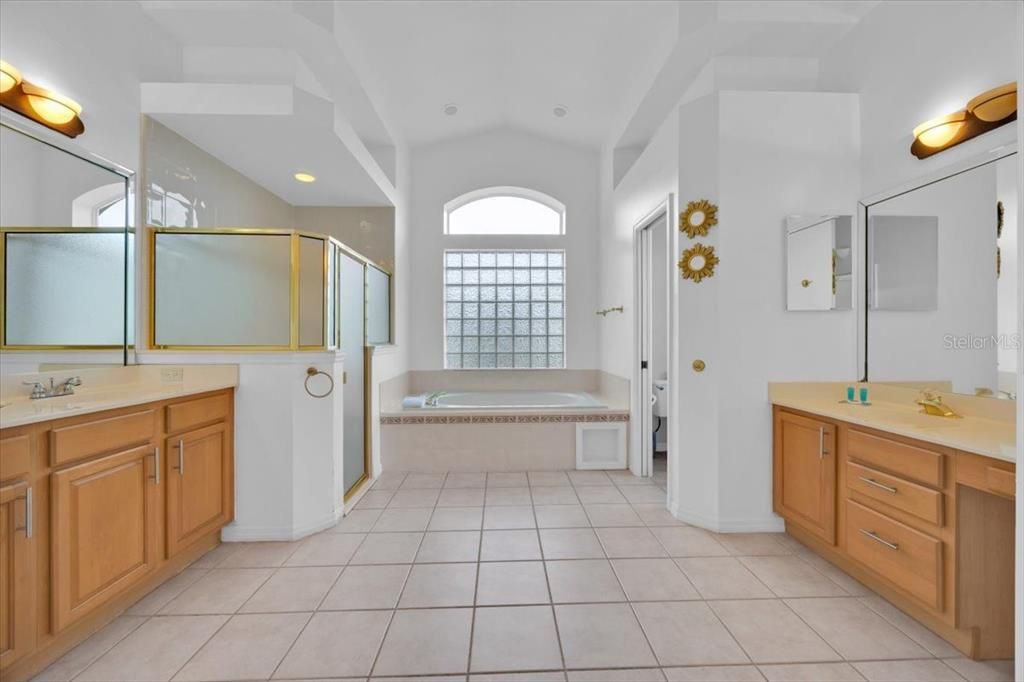 For Sale: $600,000 (4 beds, 3 baths, 2664 Square Feet)