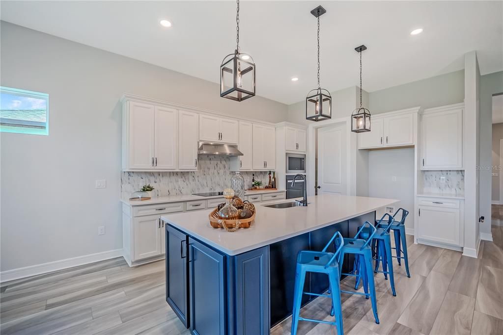 For Sale: $412,214 (2 beds, 2 baths, 2116 Square Feet)