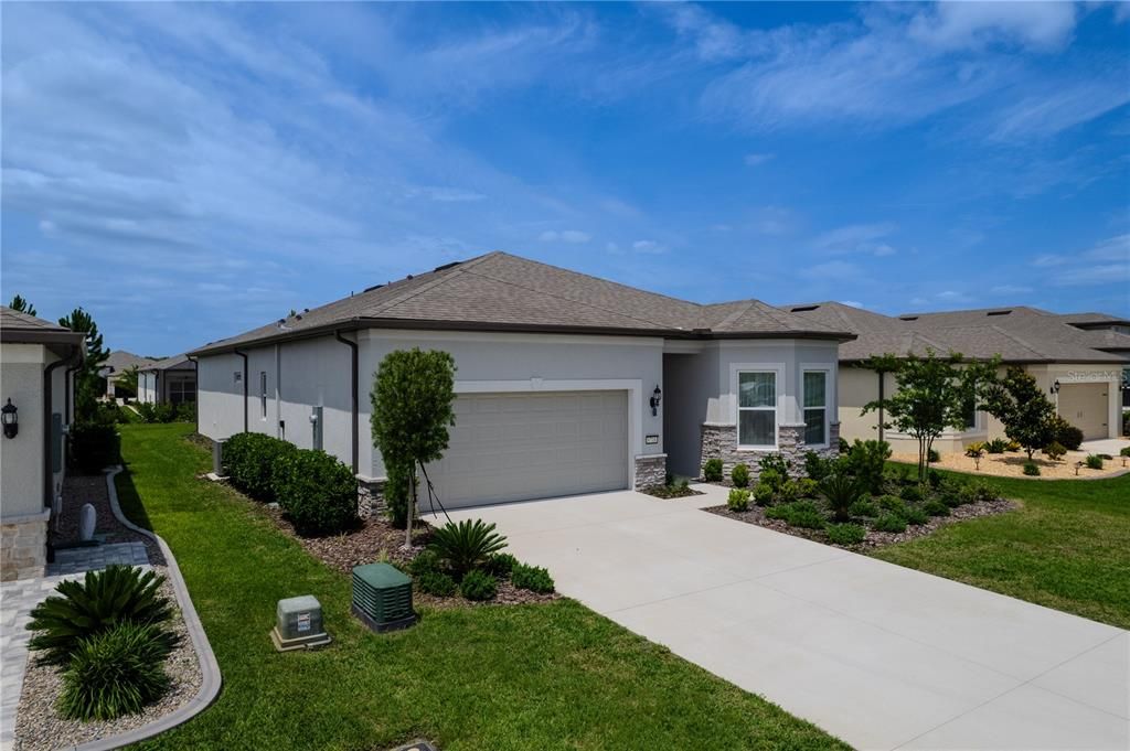 For Sale: $412,214 (2 beds, 2 baths, 2116 Square Feet)