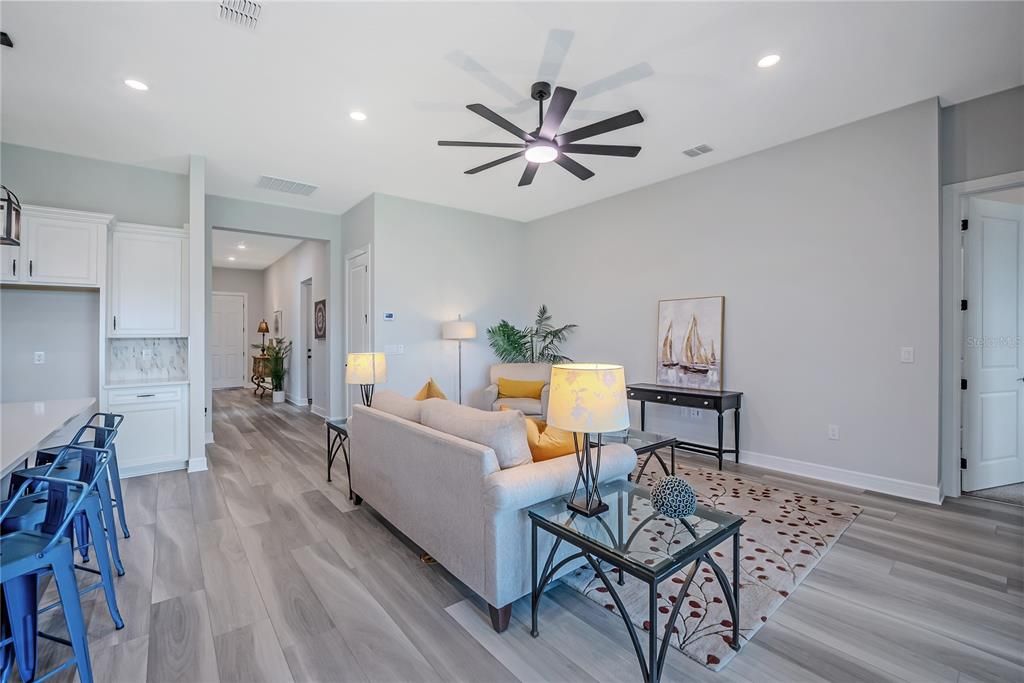 For Sale: $412,214 (2 beds, 2 baths, 2116 Square Feet)