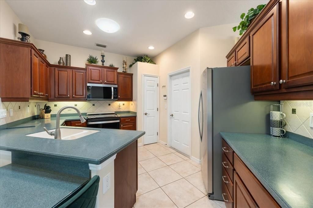 For Sale: $439,000 (3 beds, 2 baths, 1598 Square Feet)
