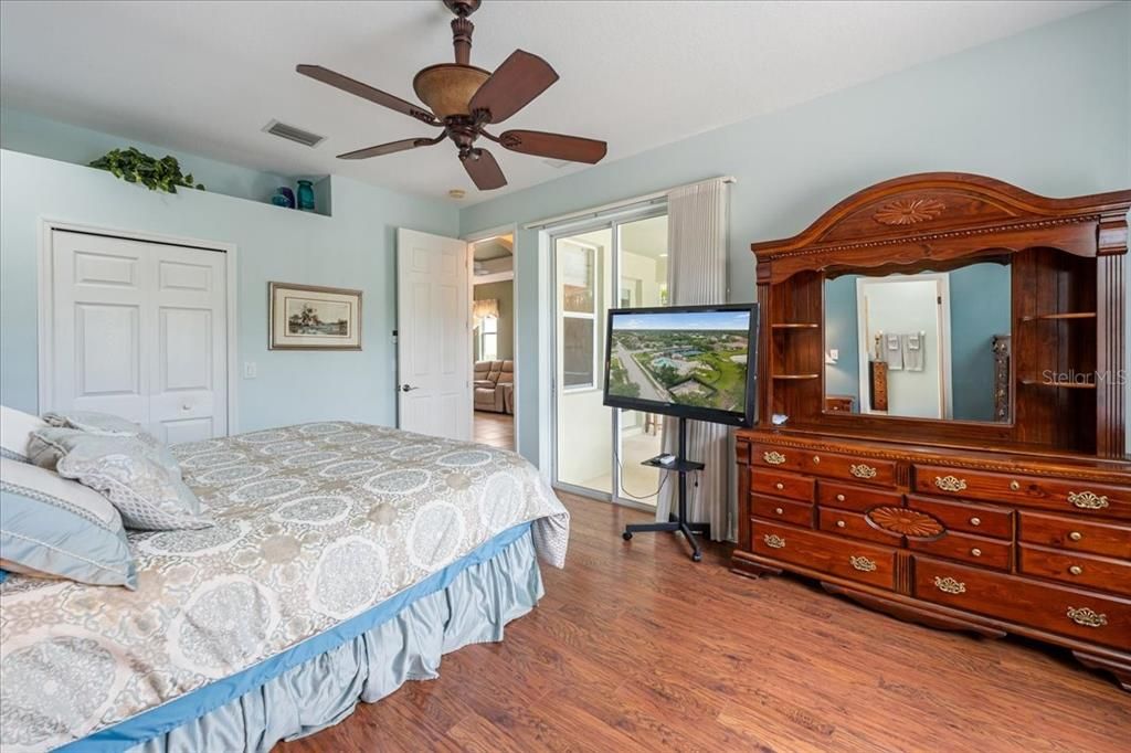 For Sale: $439,000 (3 beds, 2 baths, 1598 Square Feet)