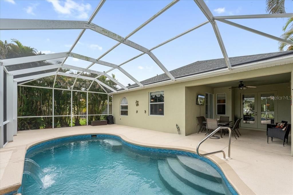 For Sale: $439,000 (3 beds, 2 baths, 1598 Square Feet)