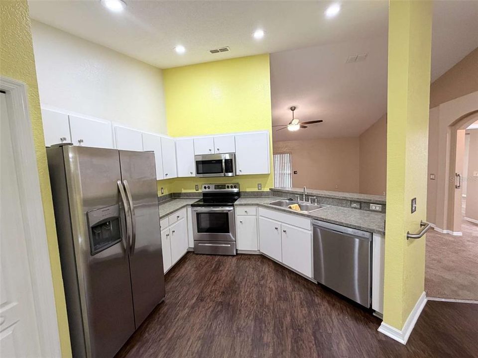 For Rent: $1,995 (3 beds, 2 baths, 1393 Square Feet)