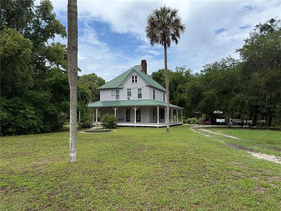 For Sale: $349,900 (4 beds, 2 baths, 1428 Square Feet)