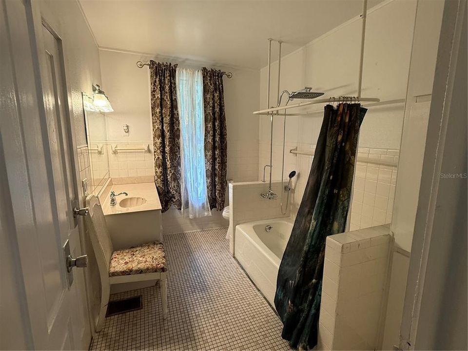 For Sale: $349,900 (4 beds, 2 baths, 1428 Square Feet)