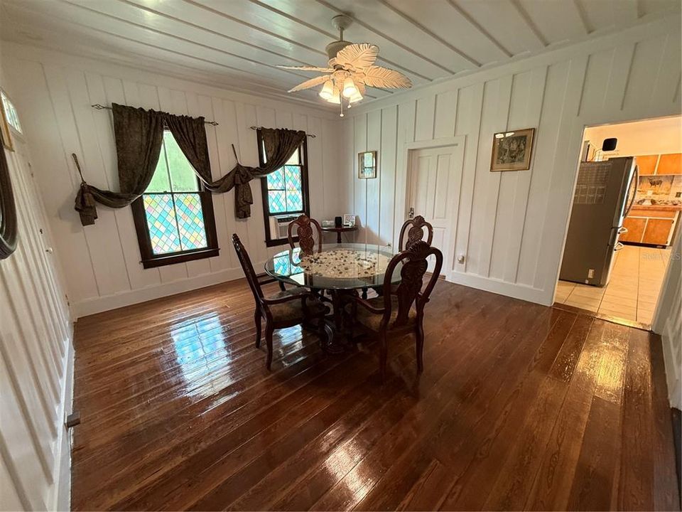 For Sale: $349,900 (4 beds, 2 baths, 1428 Square Feet)