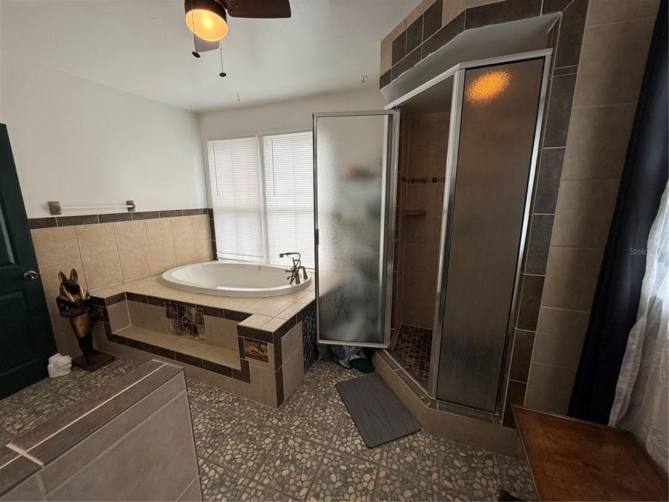 For Sale: $349,900 (4 beds, 2 baths, 1428 Square Feet)