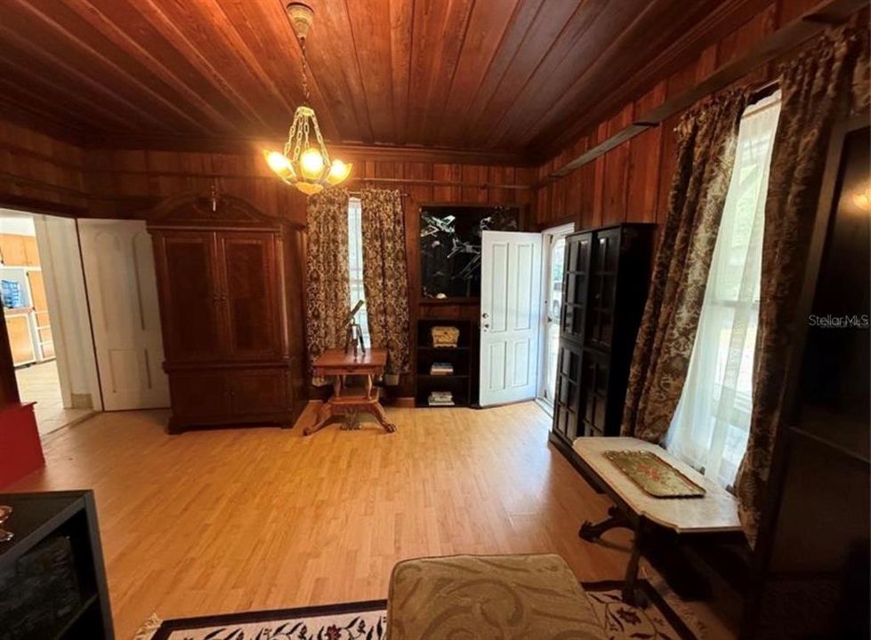 For Sale: $349,900 (4 beds, 2 baths, 1428 Square Feet)