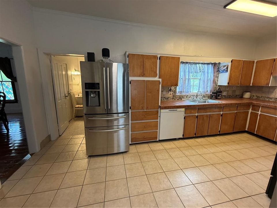 For Sale: $349,900 (4 beds, 2 baths, 1428 Square Feet)
